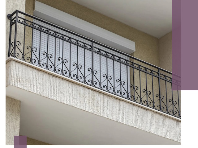 Балконные ограждения из металла и стекла в Боре для домов