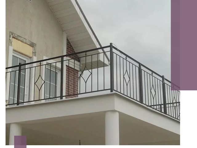 Изготовление балконных ограждений в Боре из металла и стекла